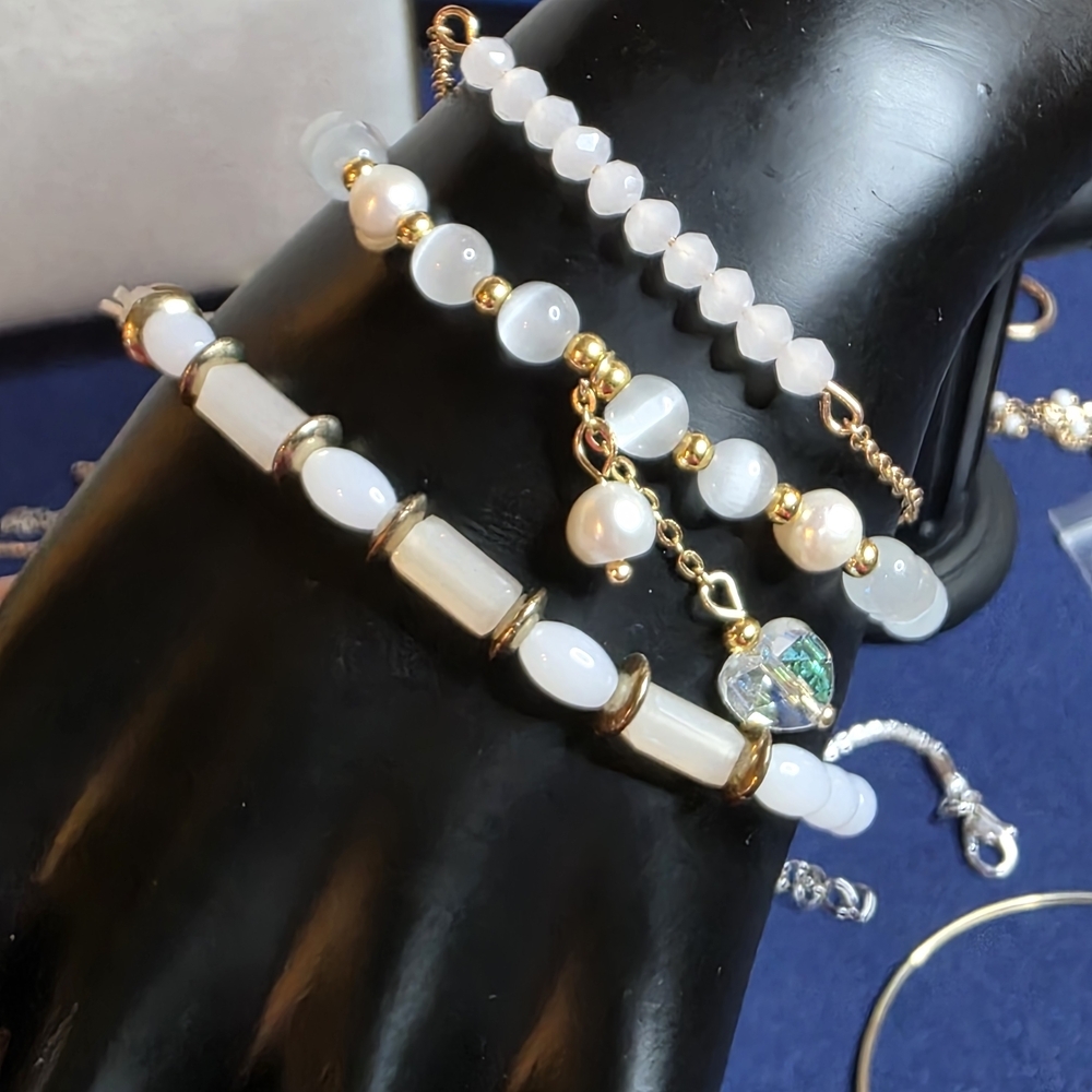 3pc White & Gold Beaded Bracelet Set Crystal Heart Charm Stone Glass Pieces 601 - Picture 3 of 7